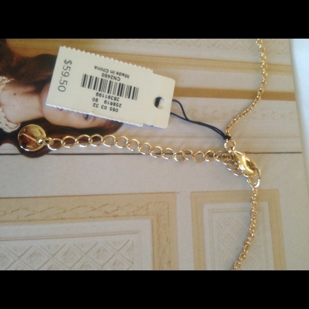 COPY - New -pretty bow necklace. - Picture 3 of 3